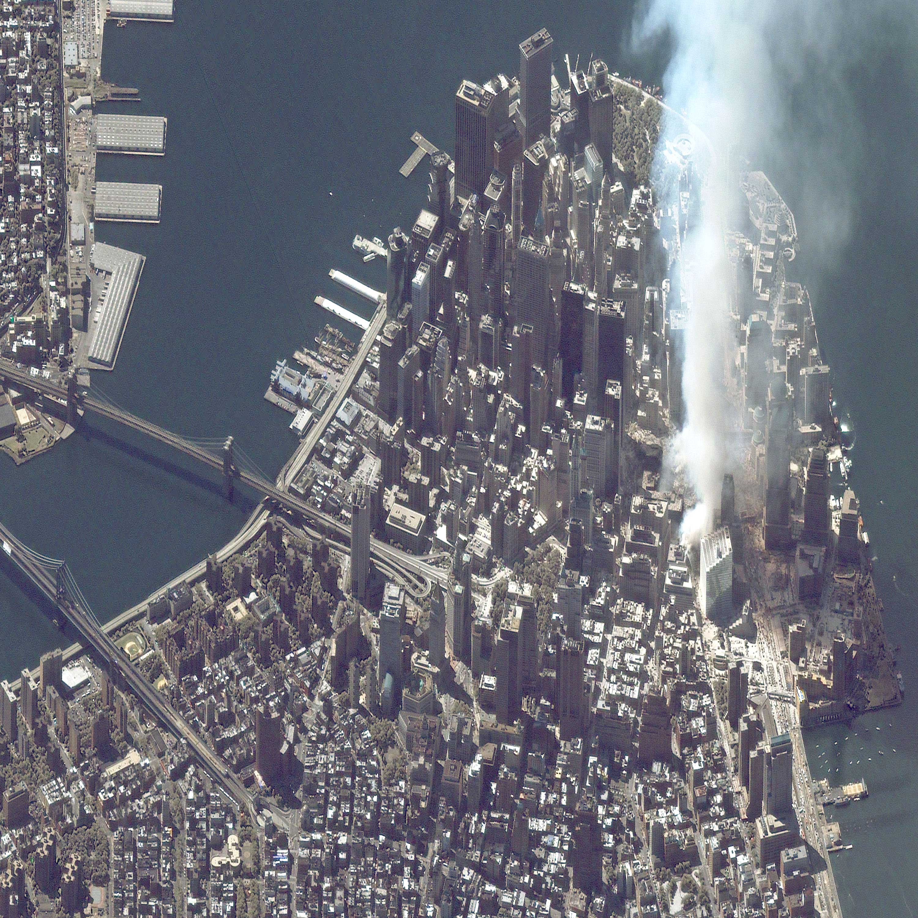 7 августа 2001 год. Нью-Йорк, Манхэттен, 11 сентября 2001 года. ВТЦ Нью-Йорк башни Близнецы. Нью Йорк из космоса 11 сентября 2001. ВТЦ Нью-Йорк 2020.